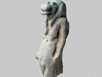 Aeg F 102  Aeg F 102, Gegend von Assuan, Spätzeit, Thoeris, Hellblaue Fayence, H 3,9 cm, B 1,1 cm, T 1,4 cm : Bestandskatalog Ägypten, Museumsfoto: Claus Cordes